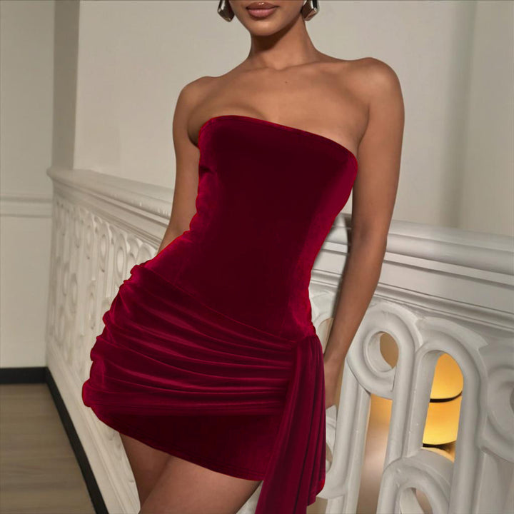 Dame elegant minikjole med asymmetrisk volangdetaljer og skulderfri design Skjora