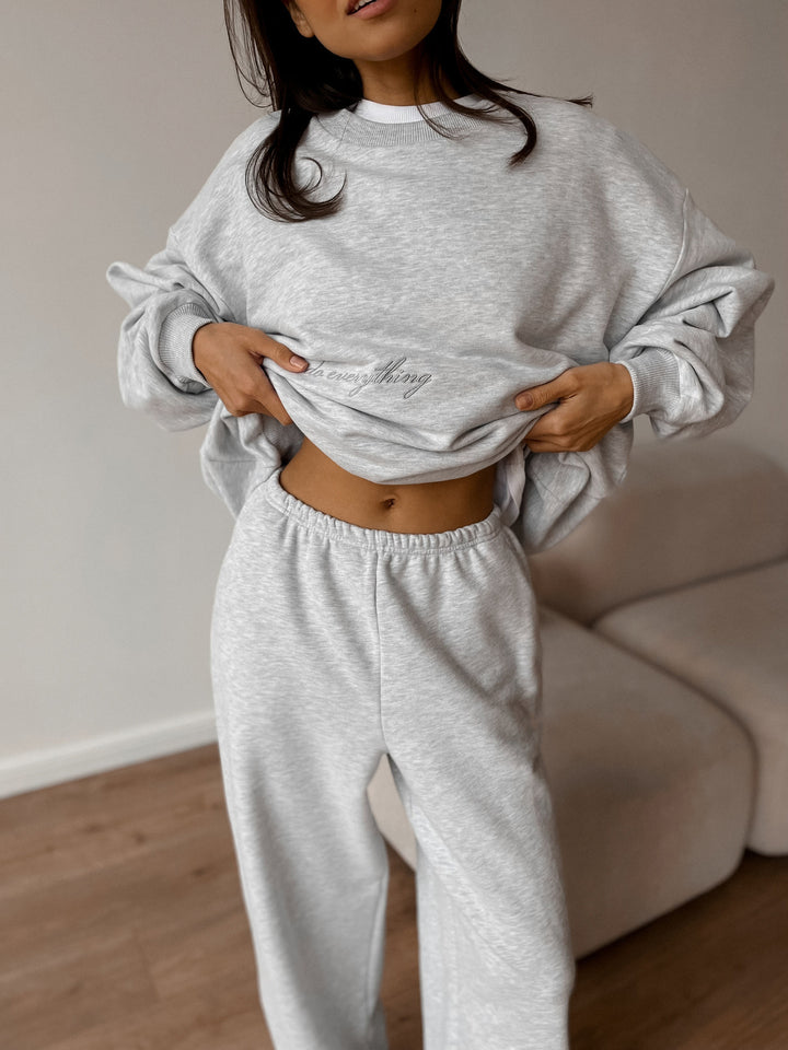 Kvinnens komfortable sweatshirt og bukse sett med elastisk livvidde Skjora