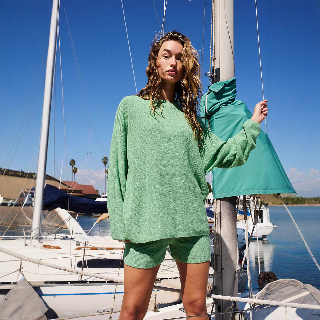 Dameknitssett med oversized genser og shorts Skjora