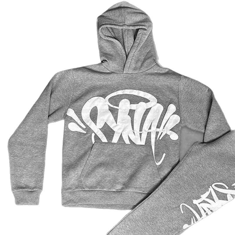 Dame hoodie med kreativ graffiti-design og praktiske kengurulommer Skjora