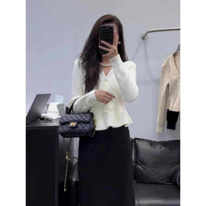 Dame cardigan med dekorative knapper og elegant snitt Skjora