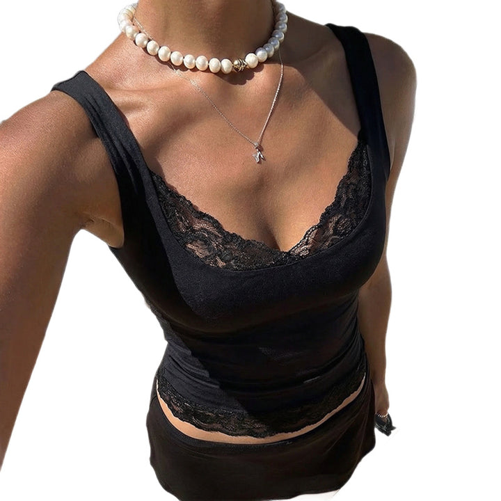 Dame spissbluse med elegant V-hals og delikat rynking Skjora