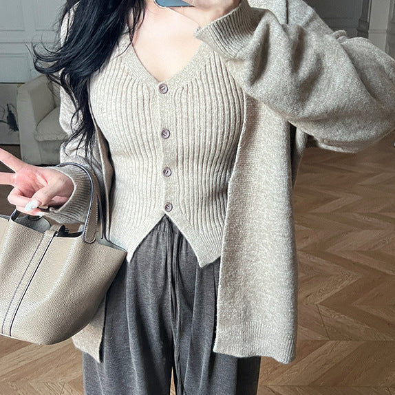 Kvinnens stilige cardigan med elegante knappdetaljer og avslappet passform Skjora