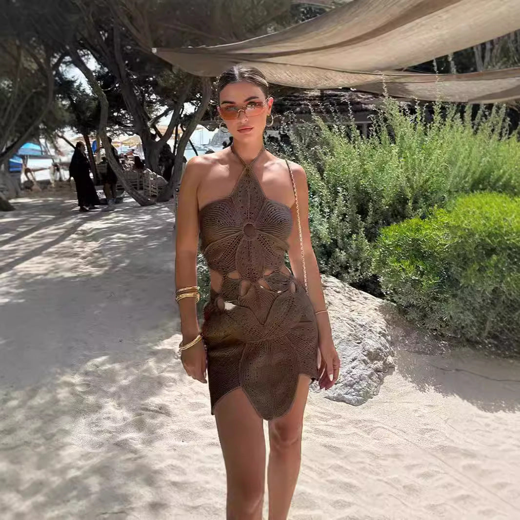 Dame hekledress med cut-outs og blomsterdesign Skjora