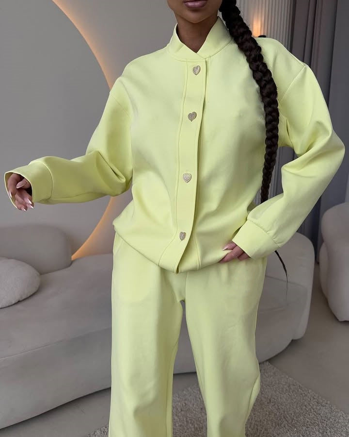 Kvinnes elegant hverdags loungewear sett med knappe detaljer Skjora