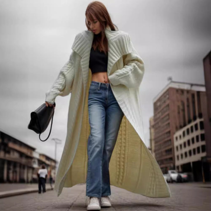 Women's chunky knitted coat with wide-cut sleeves and modern design Skjora