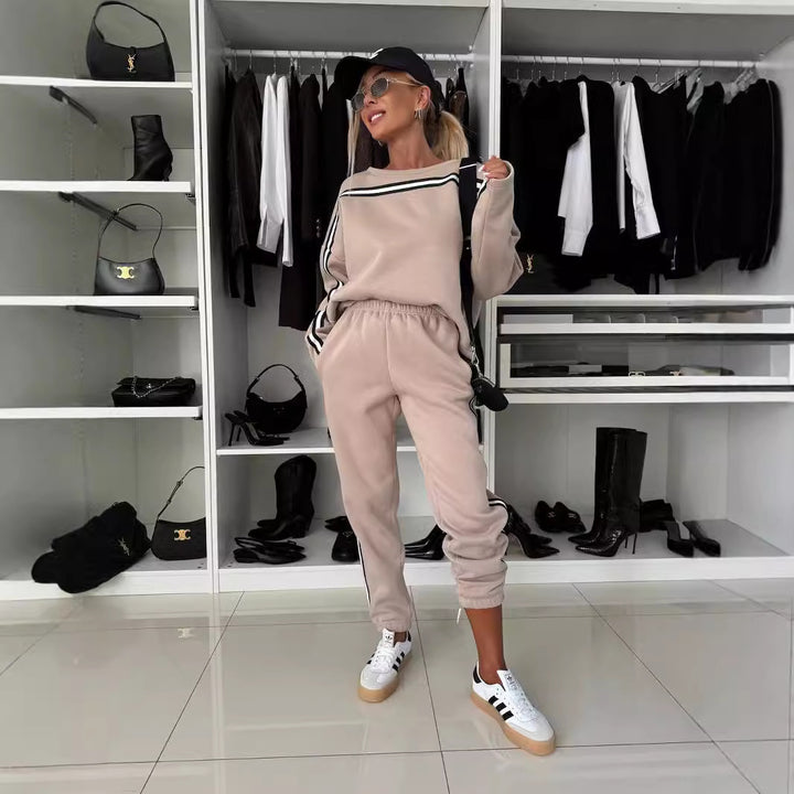 Kvinnelig sporty loungewear dress med elegant snitt og høy midje Skjora