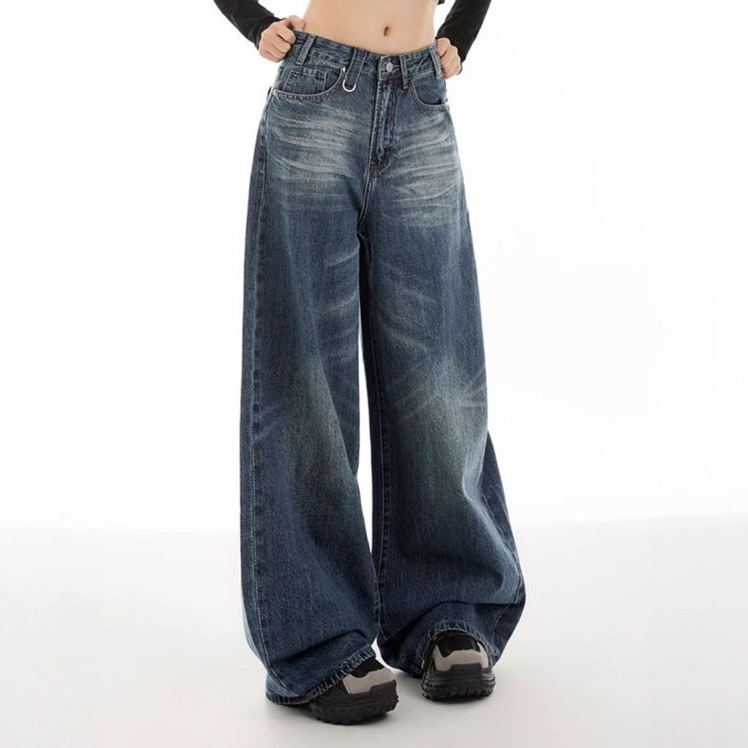 Kvinne tillegg jeans i trendy brukt utseende Skjora