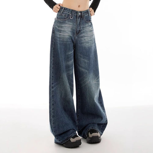 Kvinne tillegg jeans i trendy brukt utseende Skjora