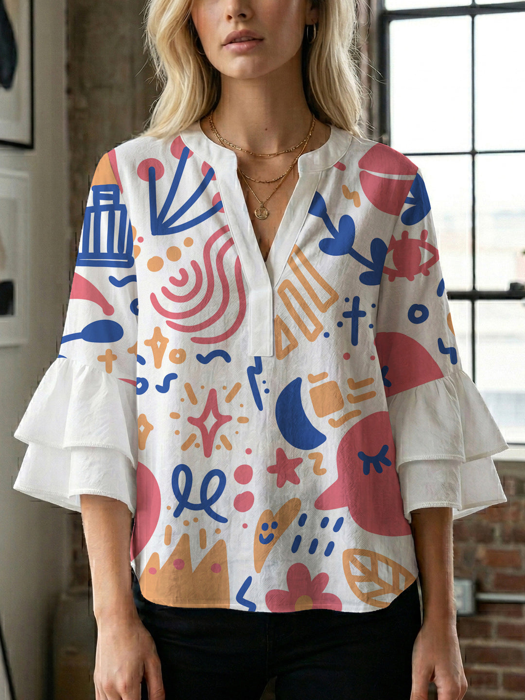 Damen modisches Oberteil mit Rüschendetails und kreativem Muster Skjora