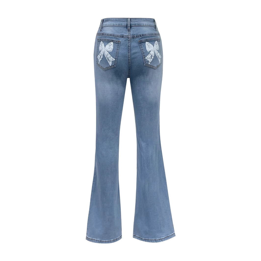 Kvinnelige utsvingte jeans med dekorative sløyfer Skjora