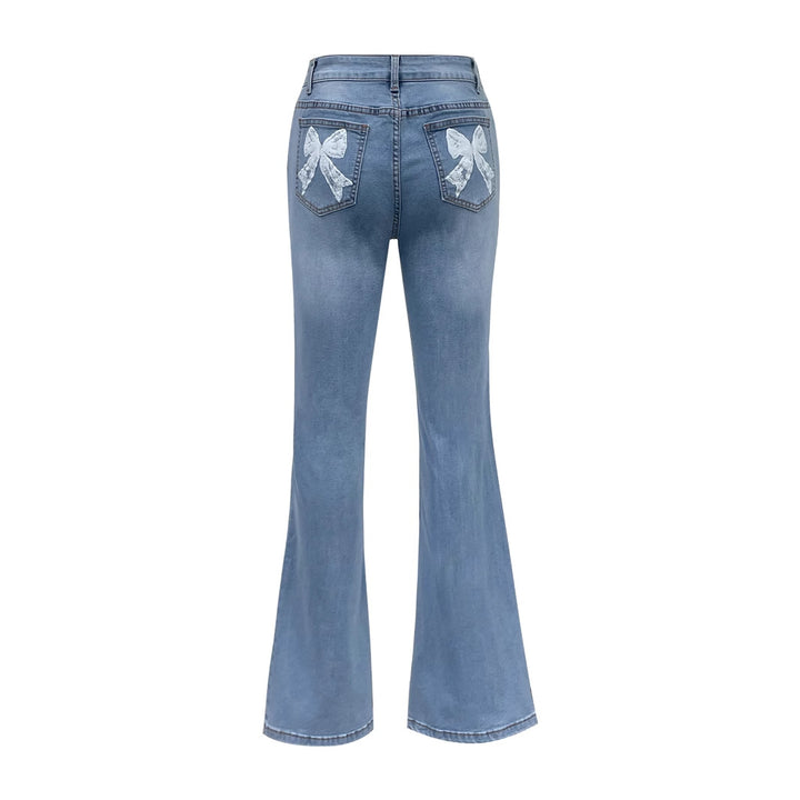 Kvinnelige utsvingte jeans med dekorative sløyfer Skjora