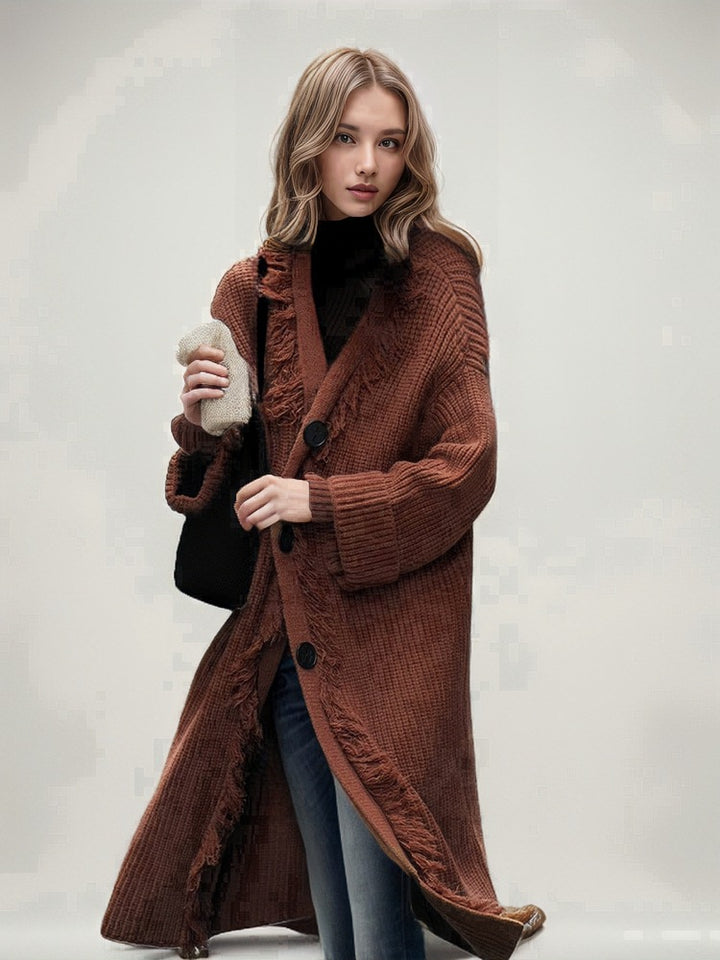 Dame chunky strikket cardigan med frynse-detaljer og stor knapppynt Skjora