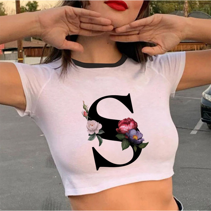 Dame cropped T-skjorte med blomstrede initialdesign Skjora