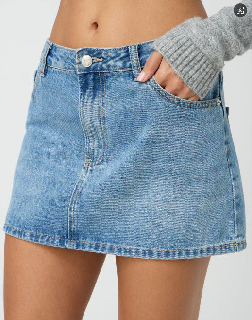 Dame Denim-miniskjørt med fashionable lommer og klassisk snitt Skjora