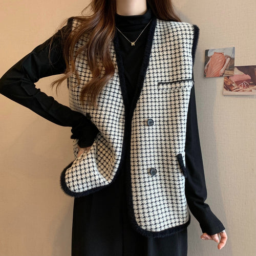 Kvinnes Elegant Strikket Vest med Rute-Mønster og Praktisk LommDesign Skjora