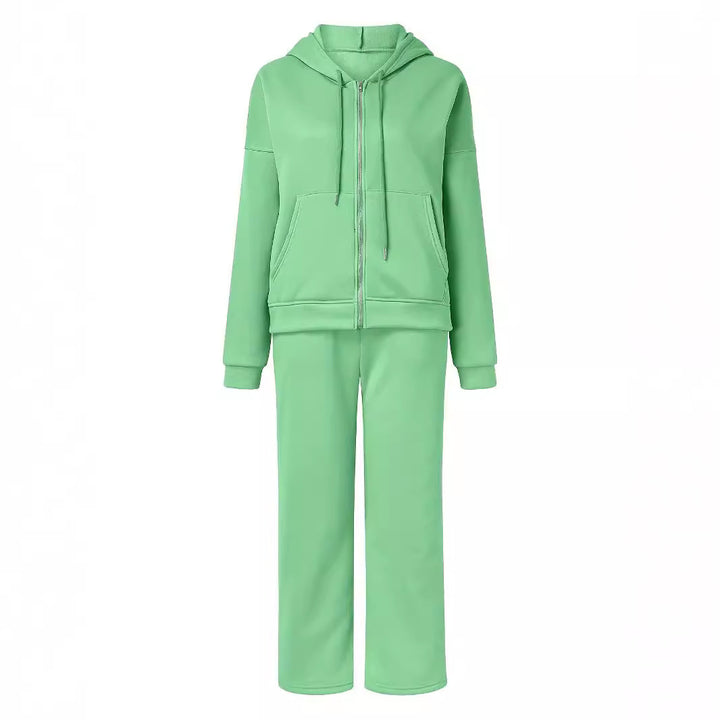 Kvinnenes uformelle fritidssett med moderne oversized hettegenser og løse bukser