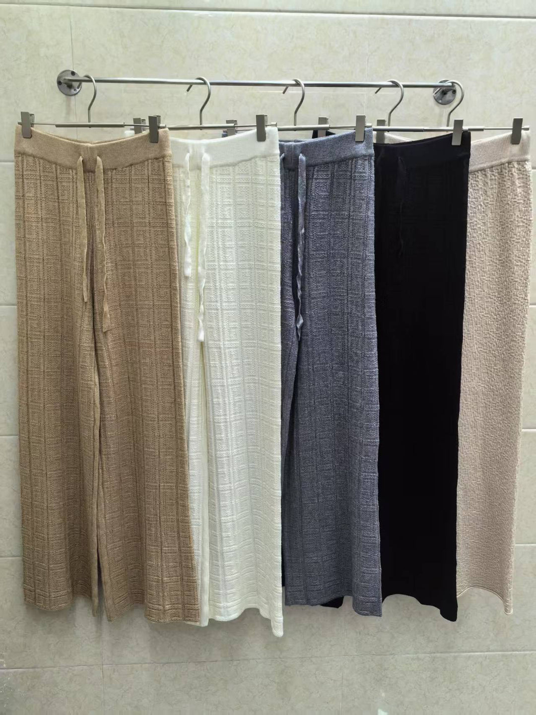 Women's loose summer trousers with elastic waist and fixed stripe pattern Skjora