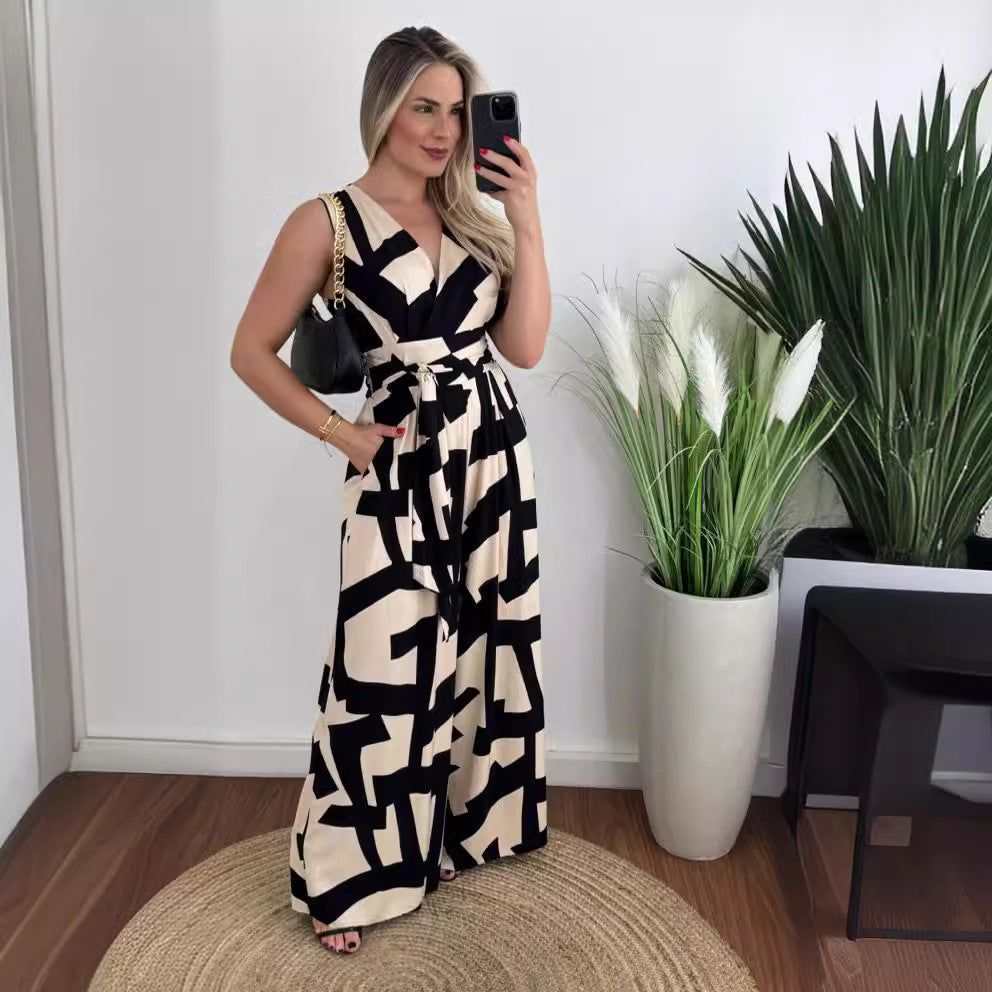 Kvinnens jumpsuit med dyp V-hals og elegant midje Skjora