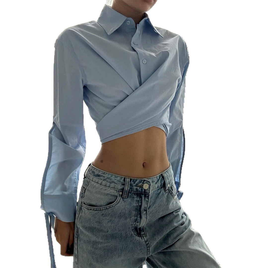Dames Crop Skjorte Bluse med Innovativt Innpakningsdesign og Lange Ermer Skjora