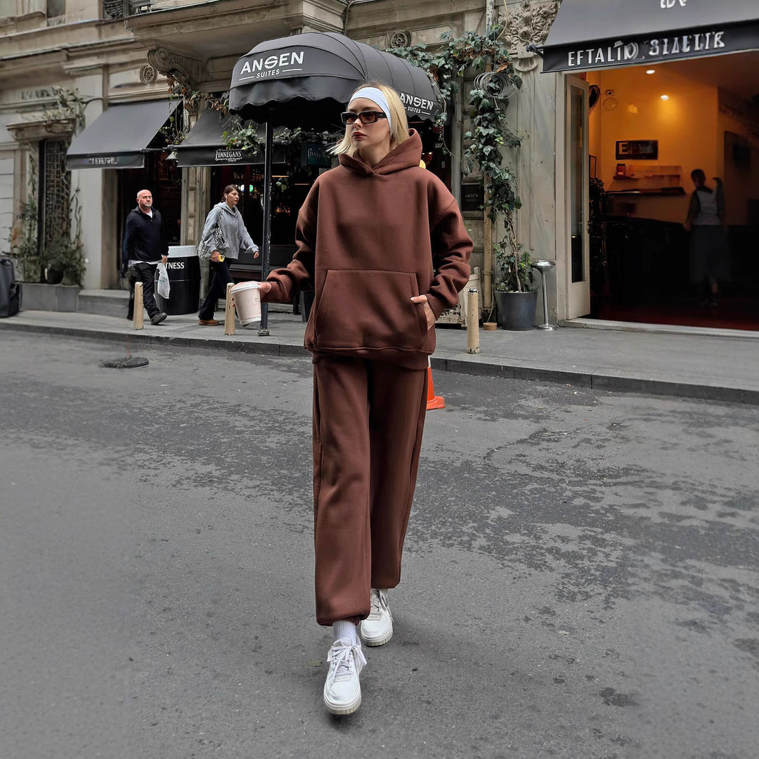 Damer Oversized Hoodie og Vide Joggebukser i Casual Look Skjora