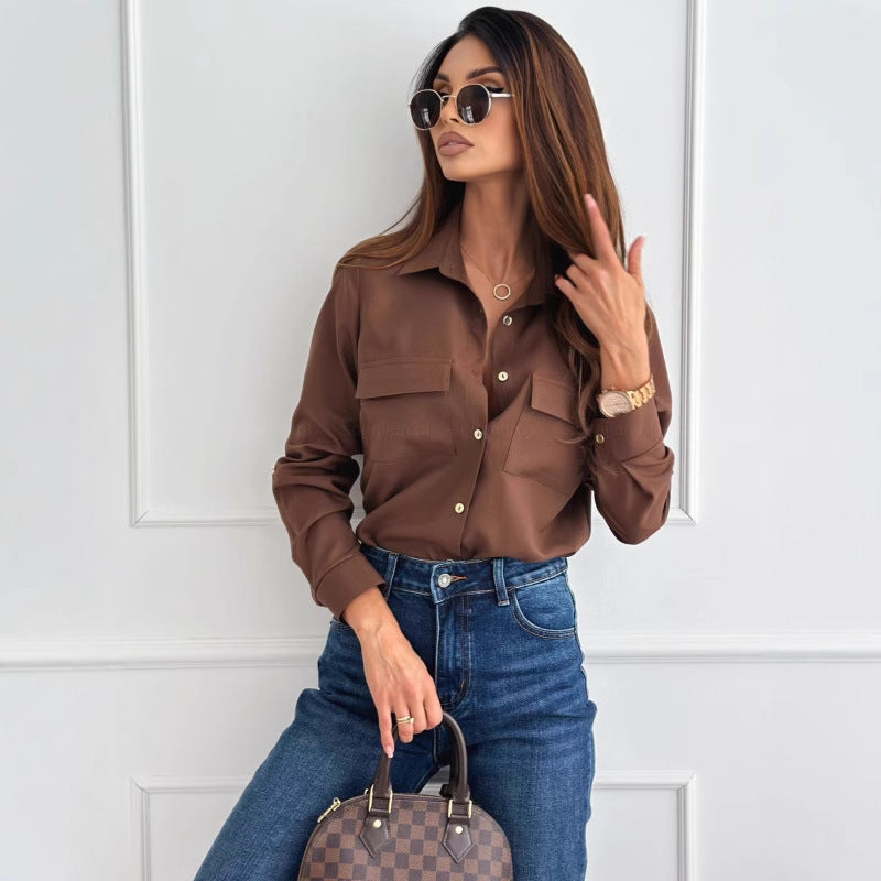 Kvinnebluse med knappbare brystlommer og elegant passform Skjora