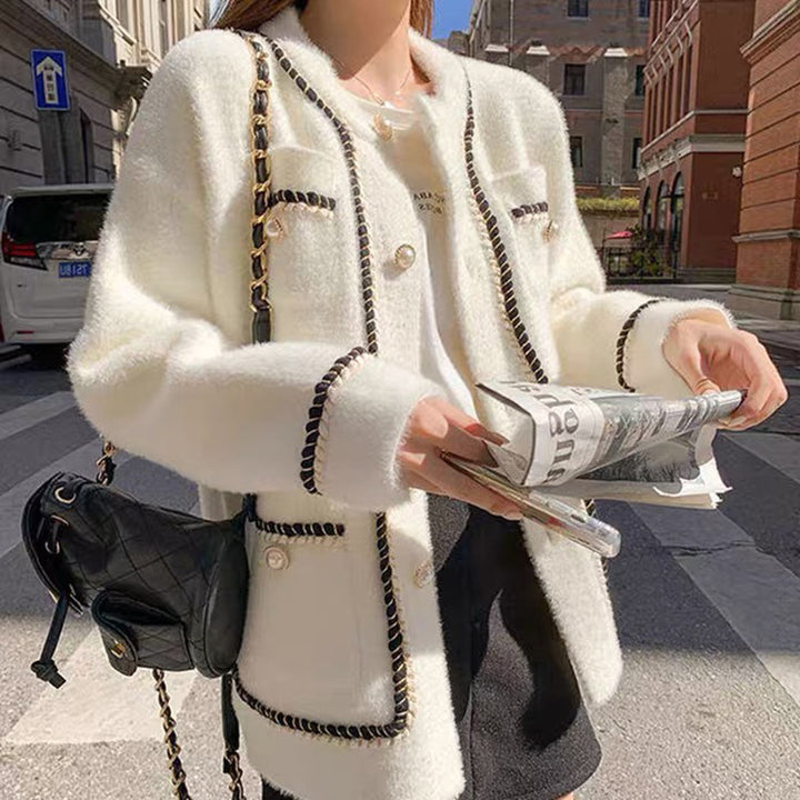 Kvinnenes elegante cardigan med kontrastdetaljer og lommer Skjora