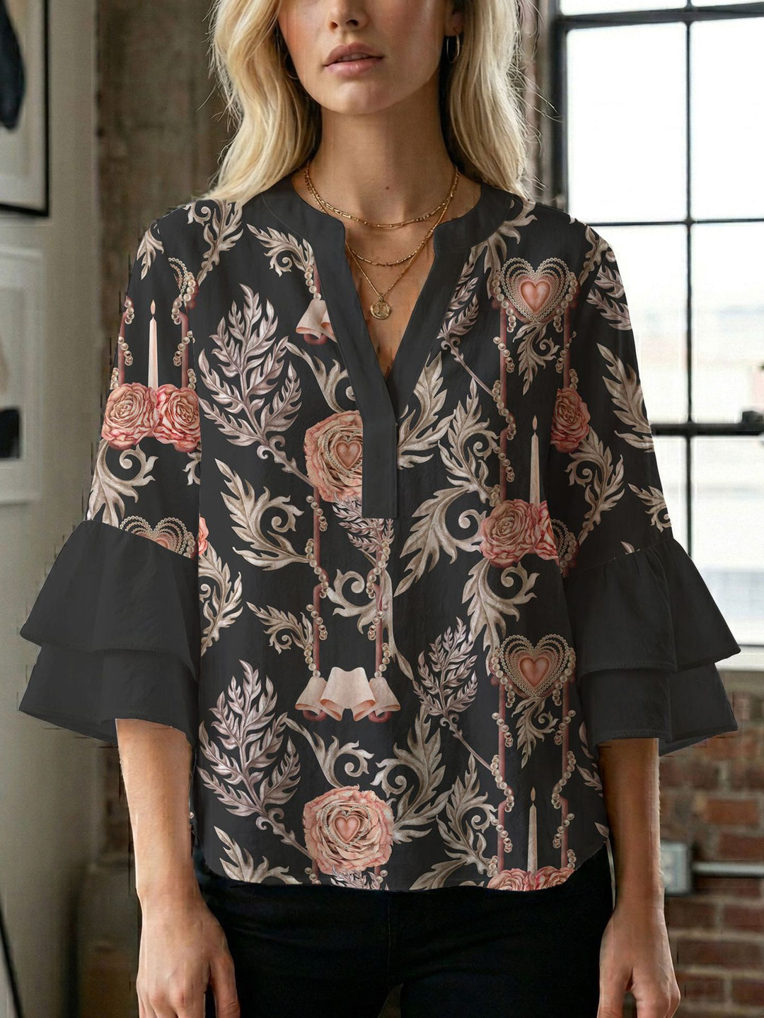 Damebluse med vakker blomstermønster Skjora