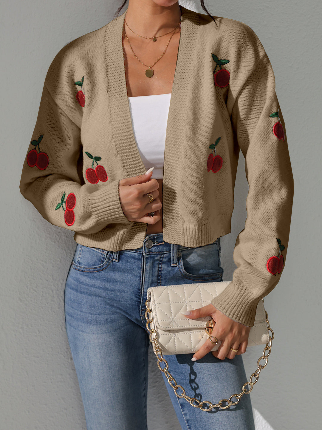 Kvinnens cardigan med blomsterkløver mønster Skjora
