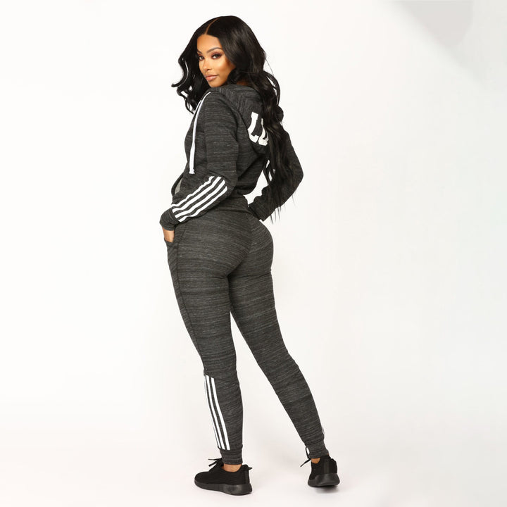 Dame sporty fleece joggedress med sidestriper Skjora