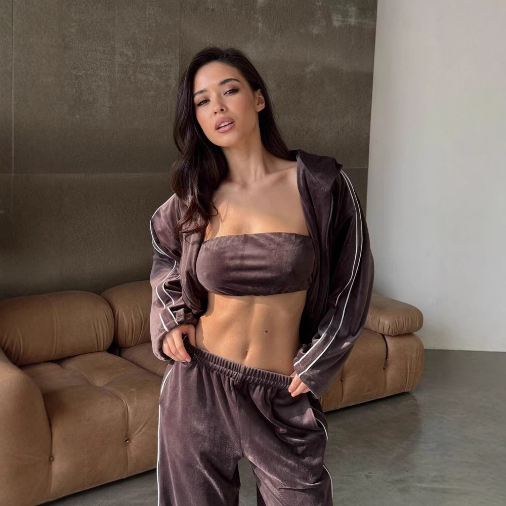 Kvinneluxus velour loungewear-sett med cropped topp og bred passform Skjora