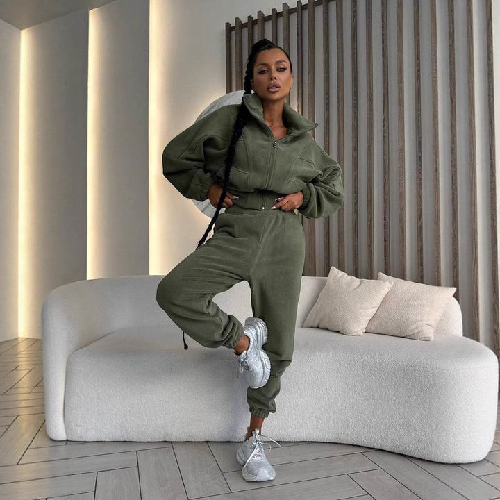 Kvinnelig sporty fleece treningsoverall med hette og lommer Skjora