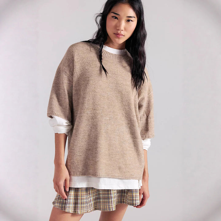 Dames Oversized Trui met Elegante Netmouwen en Delicaat Borduursel Patroon Skjora