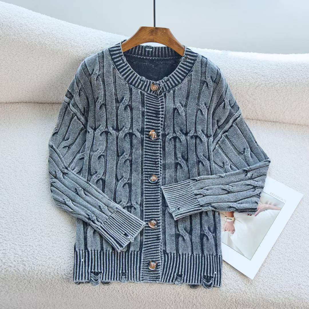 Kvinne cardigan med kabelmønster og knappeåpning Skjora