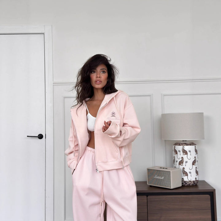 Kvinne Cozy Athleisure Sett med kortet hettegenser og vide joggebukser Skjora
