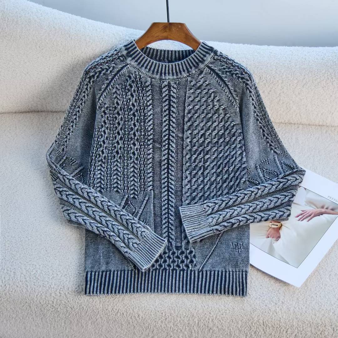 Kvinnes fashionable genser med strukturert kabeldesign og rund halslinning Skjora