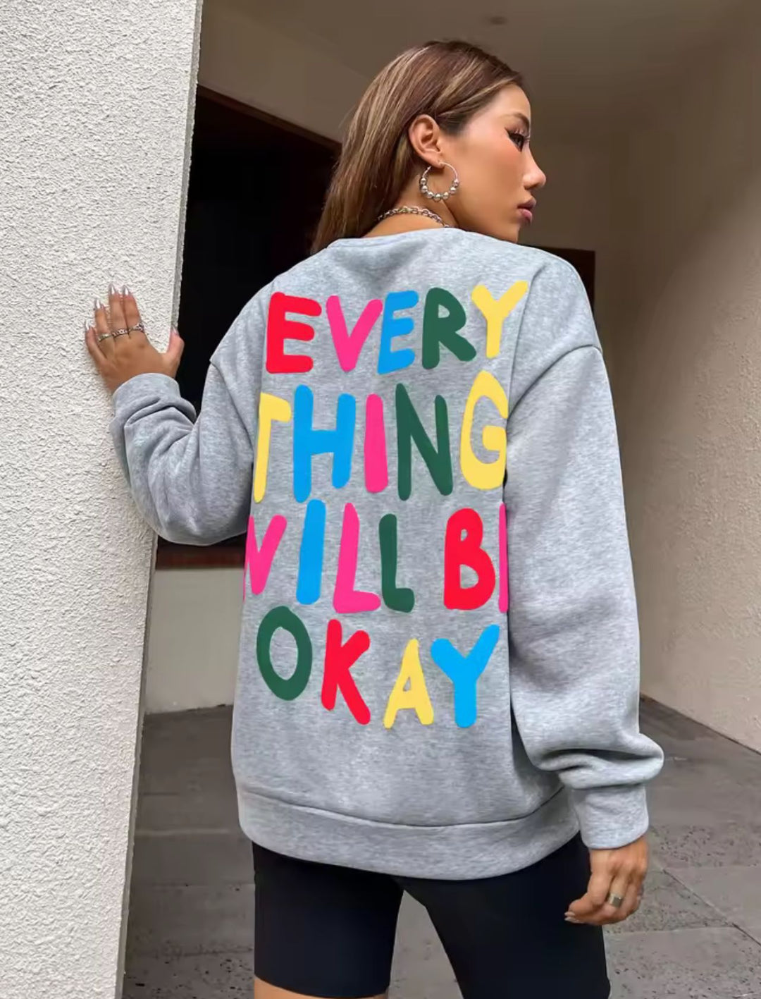 Dame sweatshirt med fargerik skrift Skjora