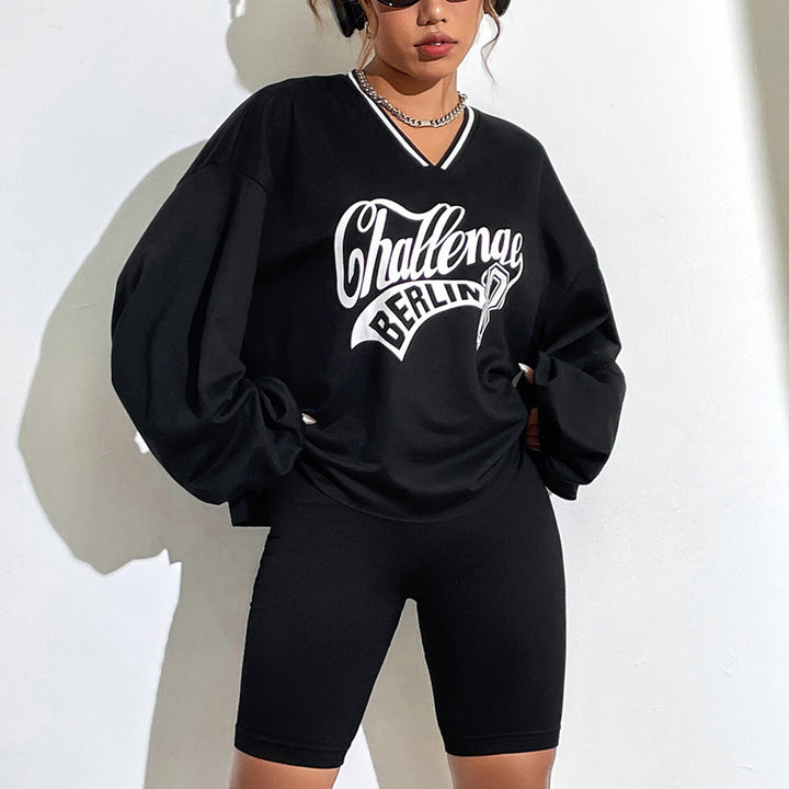 Dames uformell oversized hettegenser med V-hals og grafisk trykk Skjora