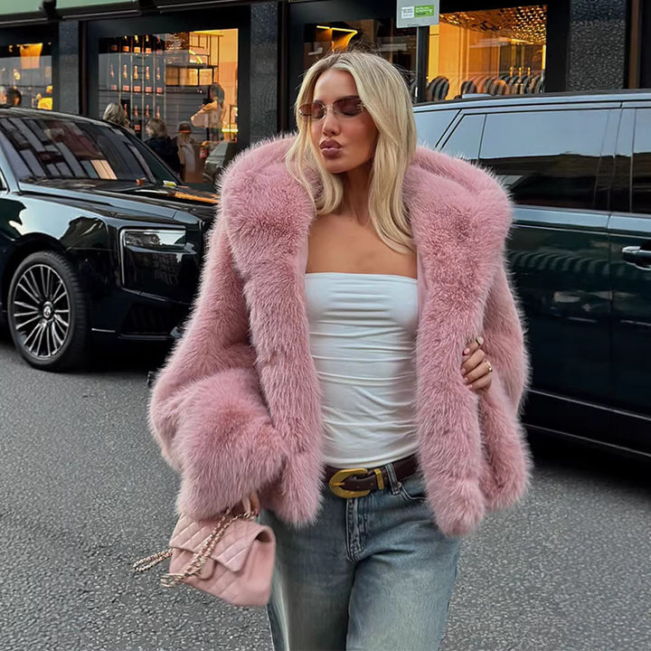 Kvinnelig Cozy Fleece Jakke med Luksuriøs Pels Krage og Myk Fôr Skjora