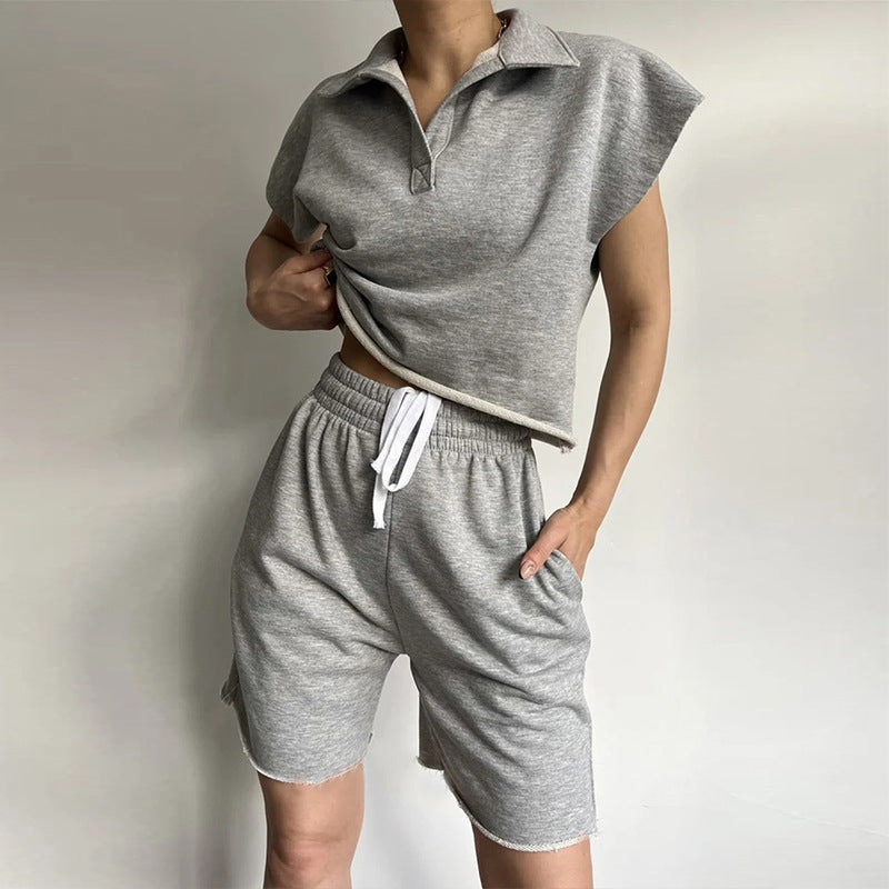 Kvinnenes casual fritidsdrakt med høy krage og elastiske shorts Skjora