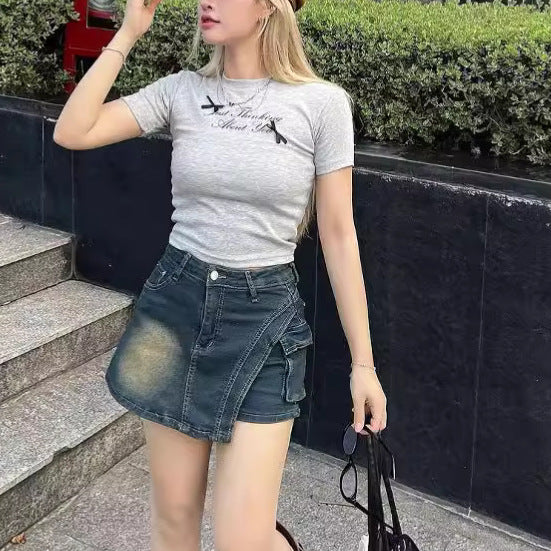 Dame cropped T-shirt med unik tekst og avslappet snitt Skjora