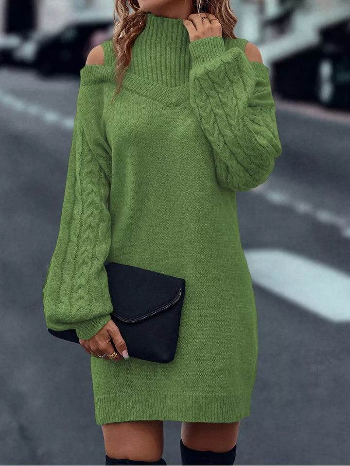 Kvinnes strikkjole med asymmetrisk off-shoulder design og voluminøse ermer Skjora