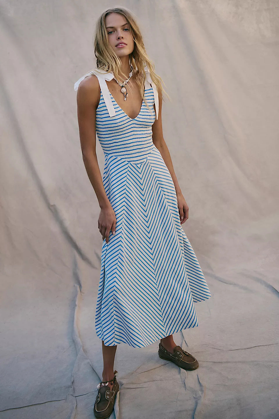 Damer Maxi Sommerkjole med lekne stropper og elegant V-hals