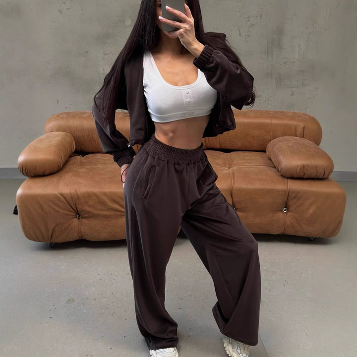 Damer casual velour loungewear-drakt med croppet topp og bred passform Skjora