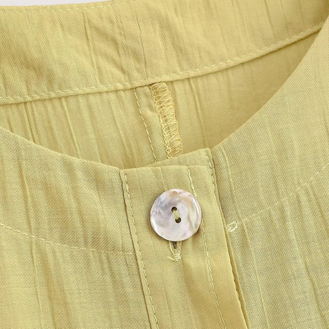 Damebluse med pufferm og dekorative knapper Skjora