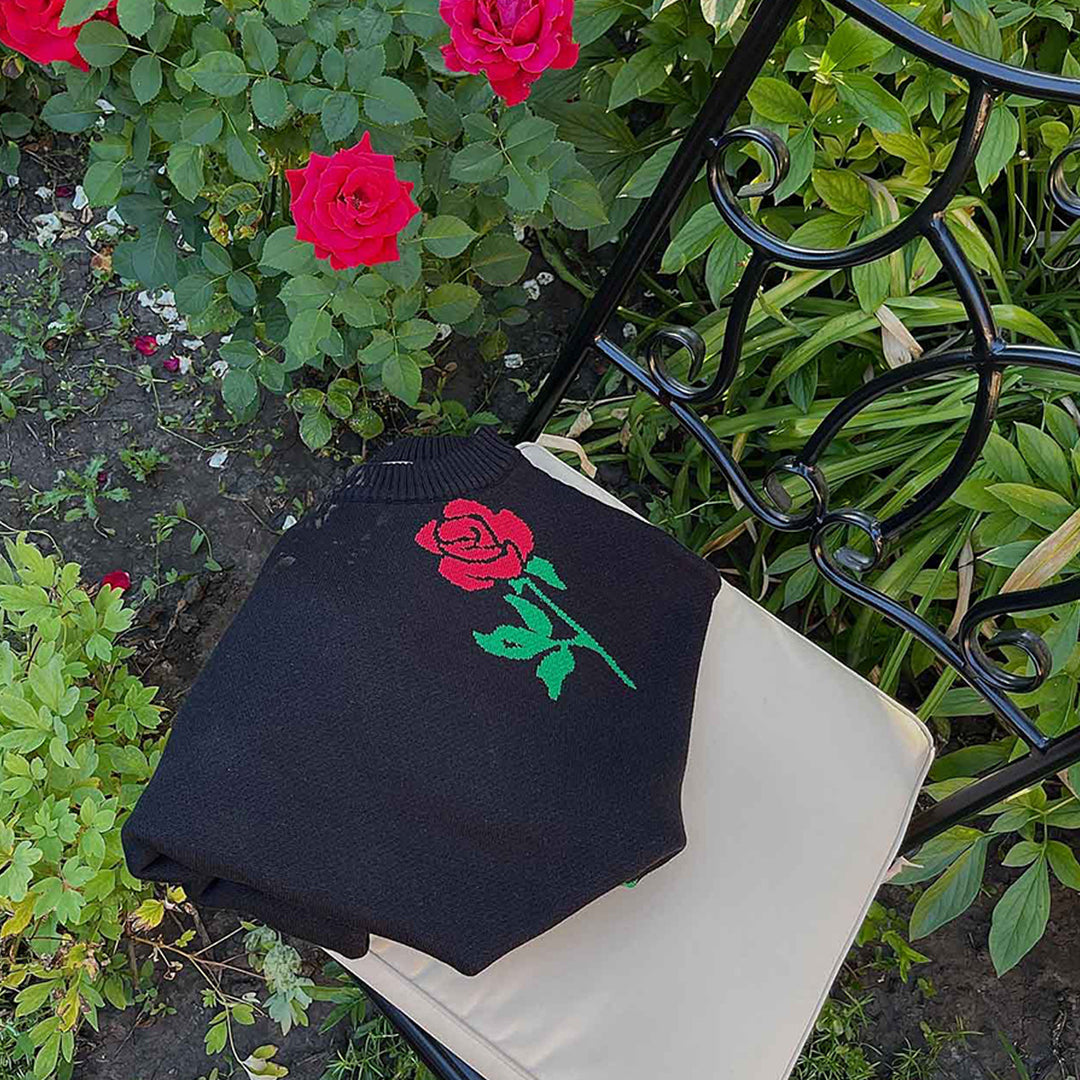 Kvinnes mønstrete strikkegenser med blomsterdesign og løs passform Skjora