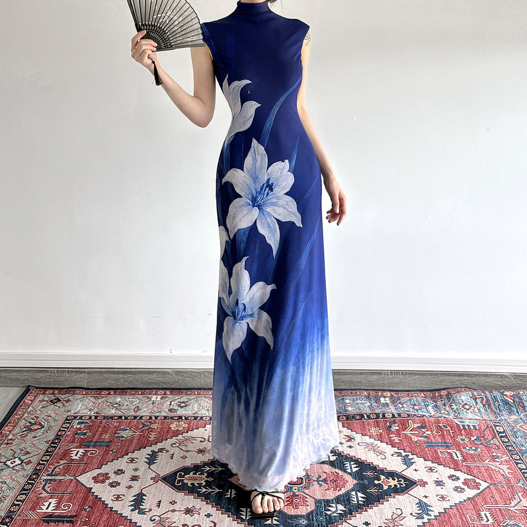 Dame maxikjole med blomsterdesign og elegant ståkrage Skjora