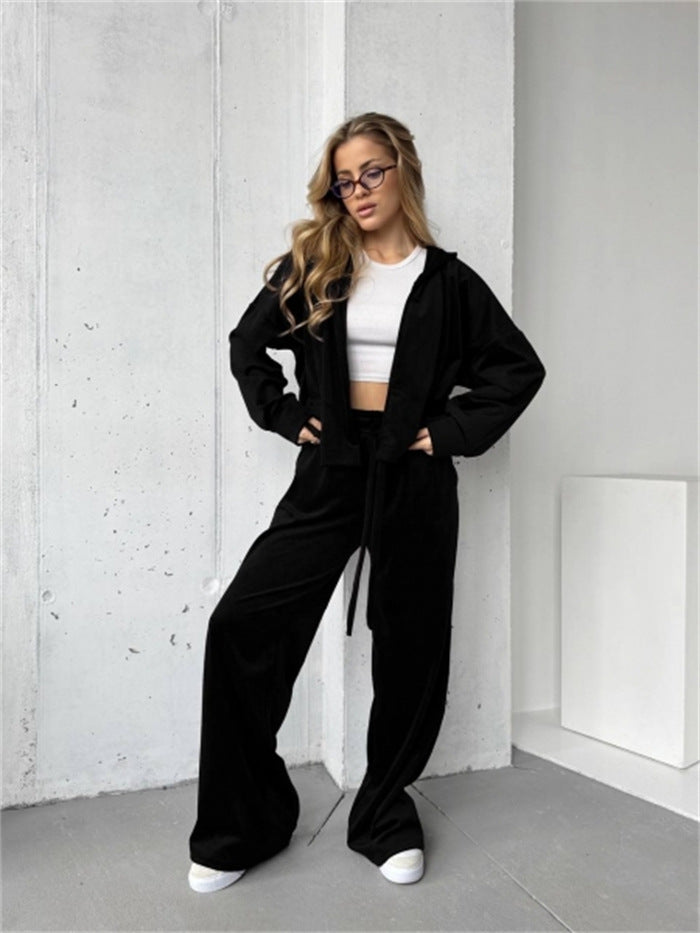 Kvinnens komfortable loungewear-sett med løs jakke og vide bukser Skjora