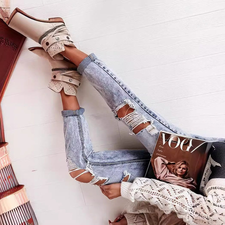 Kvinners ødelagte jeans i avslappet boyfriend-snitt med høy midje og detaljer Skjora