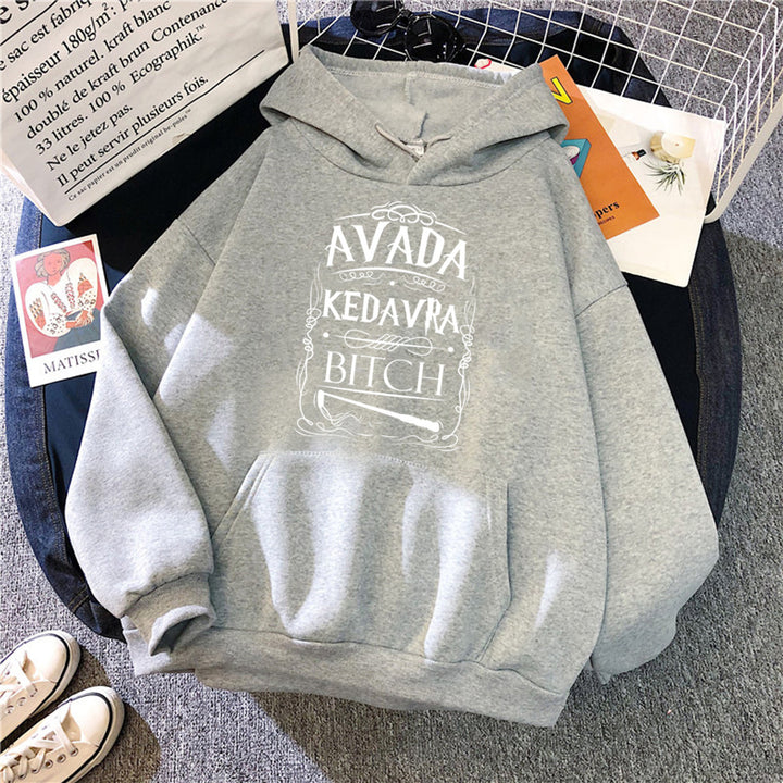 Kvinnehettegenser med kreativ grafisk design Skjora